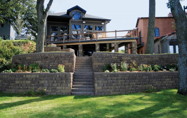 Retaining wall/steps